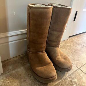 UGG Classic Tall Boot Size 10 Used Condition- Very Cozy!
